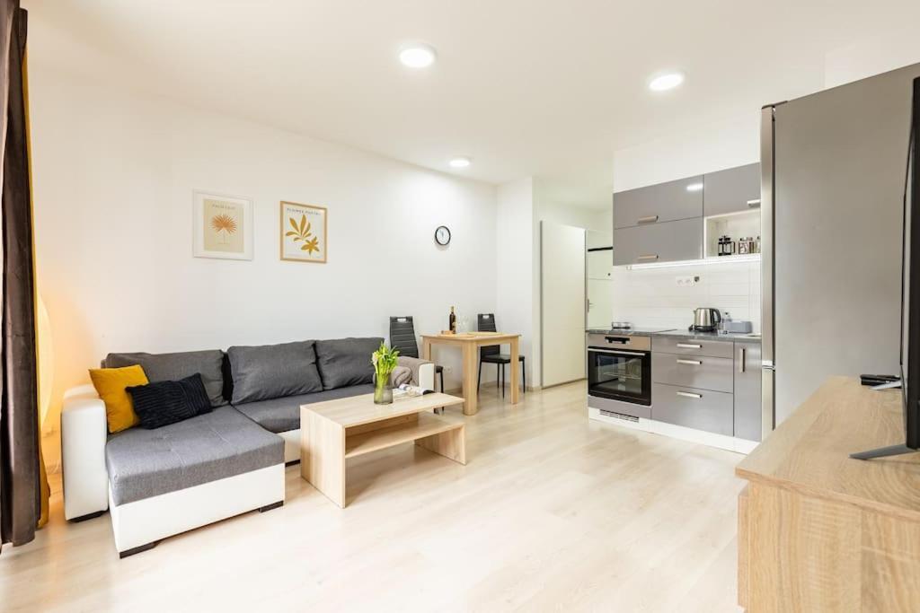 Cityscape Oasis: Active Studio Heaven Bratislava Exterior photo