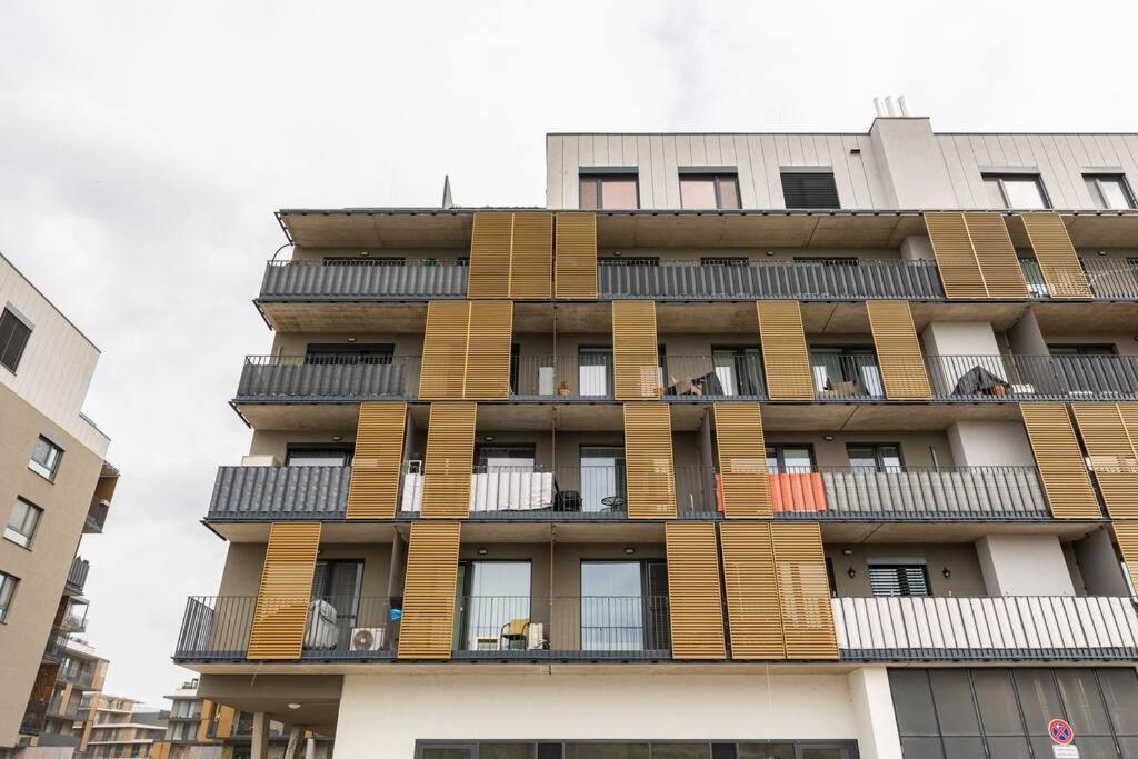 Cityscape Oasis: Active Studio Heaven Bratislava Exterior photo