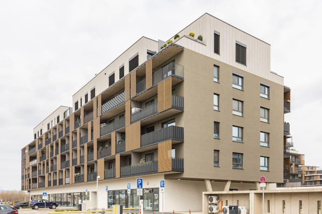 Cityscape Oasis: Active Studio Heaven Bratislava Exterior photo