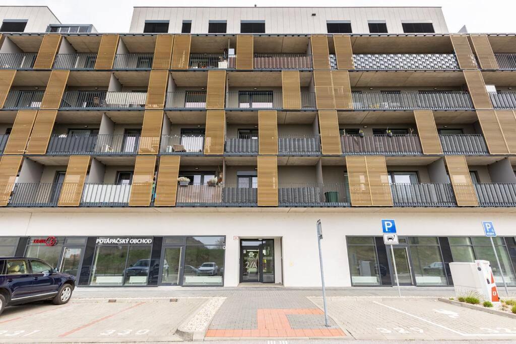 Cityscape Oasis: Active Studio Heaven Bratislava Exterior photo